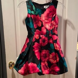 Speechless  last chance. Donating in 3 days⭐️kids pink red black and green dress